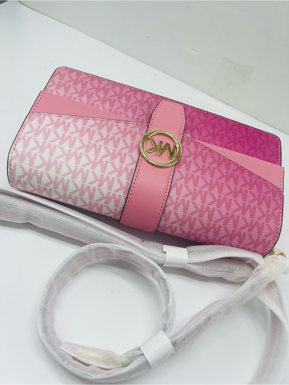 MICHAEL KORS Greenwich Md Ombré Signatur Logo Convertible Shoulder
Carnation
NWT - Picture 7 of 16